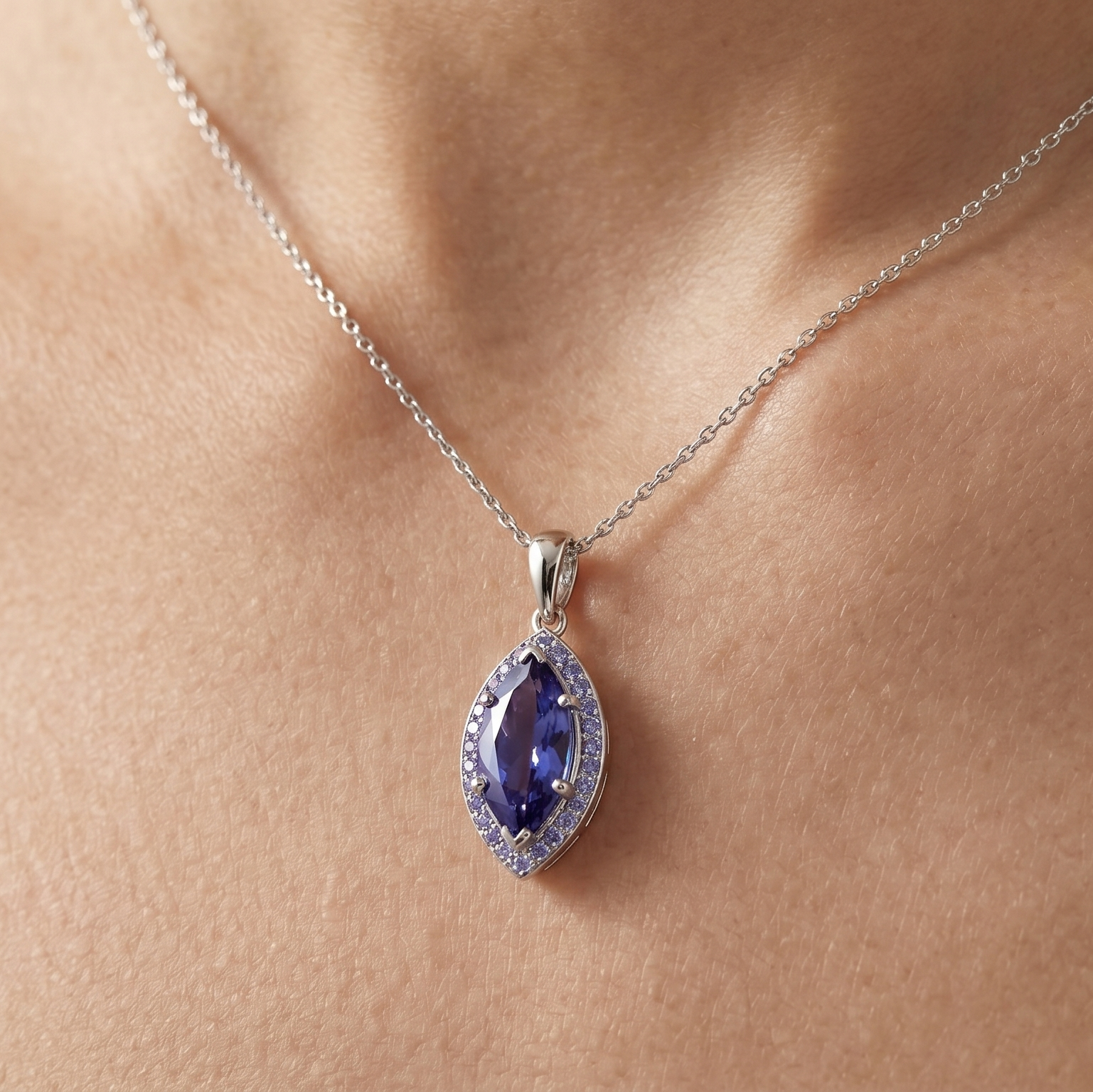 Ceylon Blue Sapphire Pear, 2.52ct Secondary image